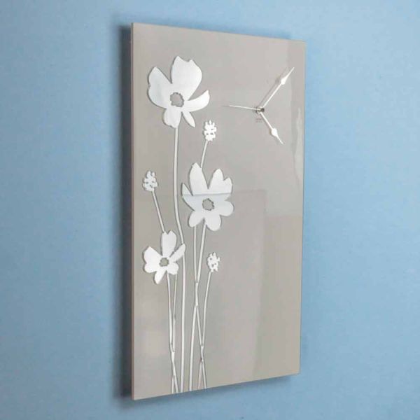 Rechteckige wanduhr im braun- und plexiglas-design - silene