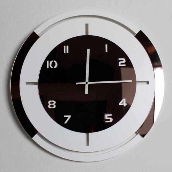 Wanduhr in weißholz und bronze dekorationen des modernen designs - mavia