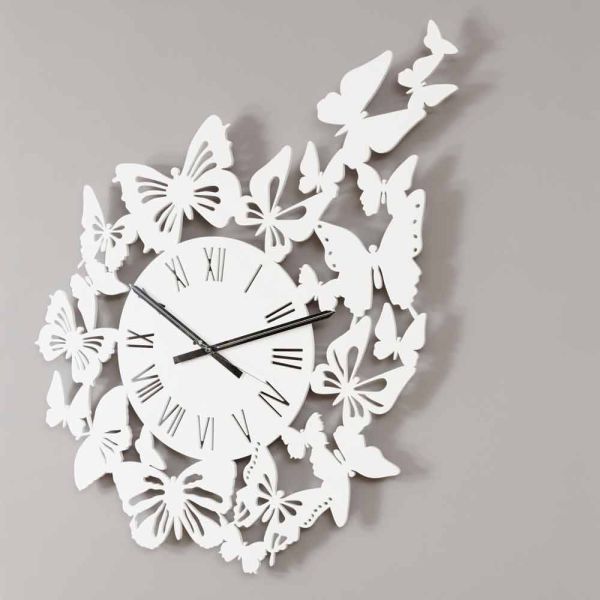 Wanduhr farbiges holz modernes design mit schmetterlingen verziert - papilio