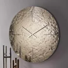 Wellenförmige Wanduhr aus Fusingglas mit Messingzeigern - Radia Viadurini