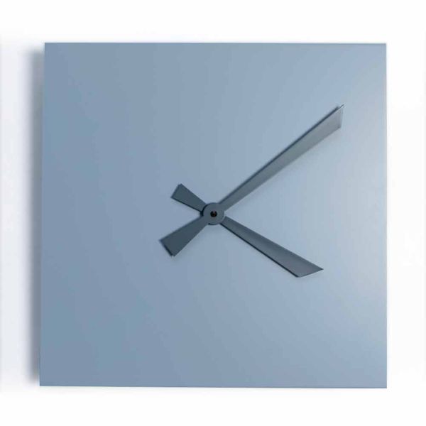 Industrielle und moderne quadratische wanduhr von italienischem design - titan