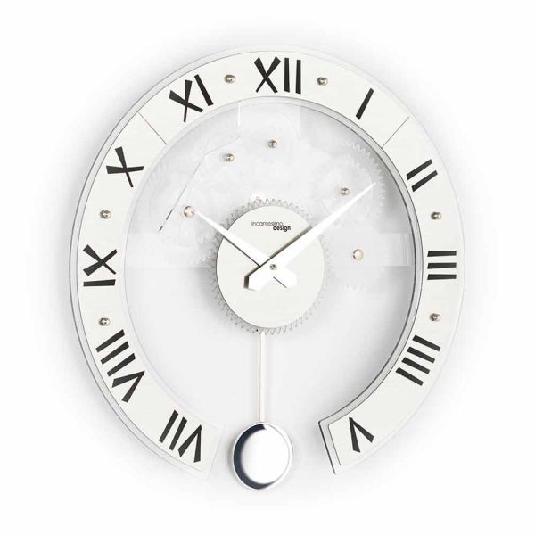 Moderne wanduhr mit pendel betty