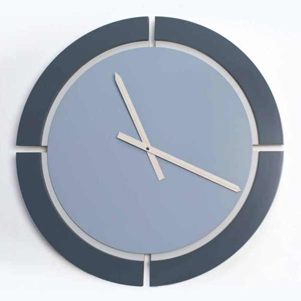 Moderne runde wanduhr in weißblau avio - savio