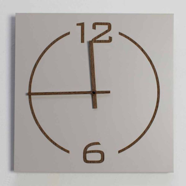 Wanduhr mit quadratischem und modernem design in beige und braunem holz - tabata