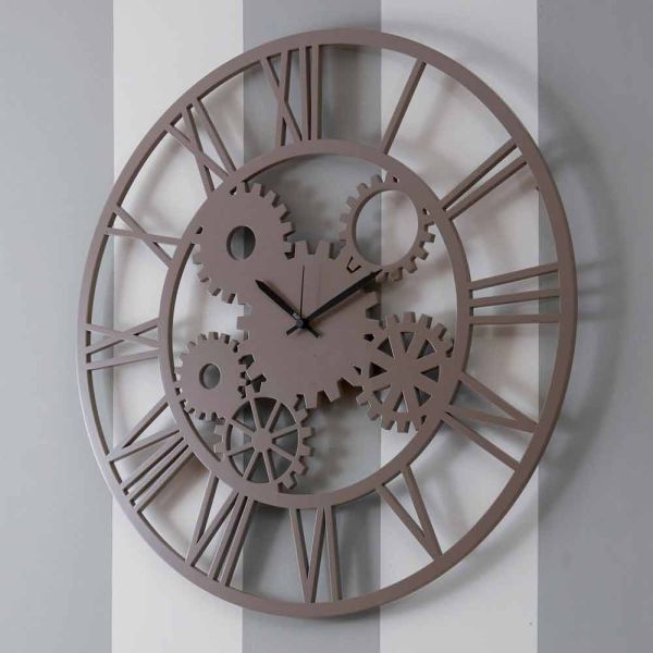Große und runde schäbige farbige hölzerne wanduhr - mechanismus
