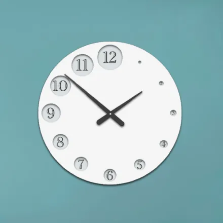 Holzuhr mit sich allmählich vergrößernden Zahlen, hergestellt in Italien – Kenia Viadurini