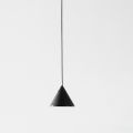 Wire Stehlampe aus schwarzem Aluminium und kleinem Kegel Minimal Design - Mercado