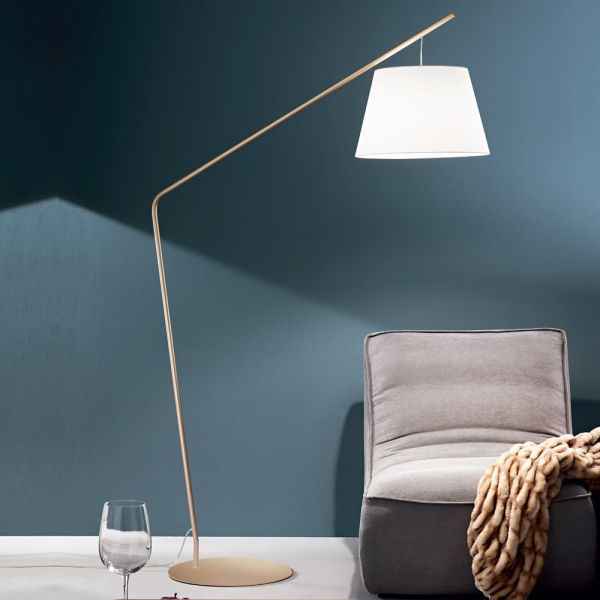 Stehlampe aus metall mit pvc-schirm mit stoff bezogen - adriana