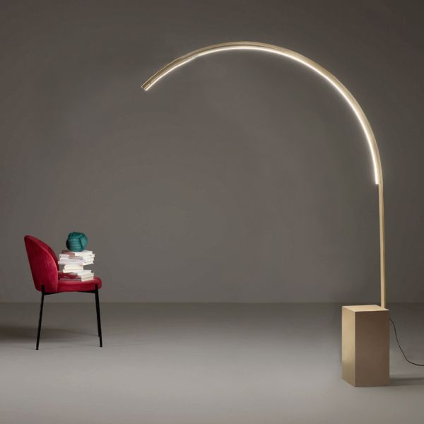 Moderne stehlampe mit dimmbarem led-licht aus lackiertem metall – picea
