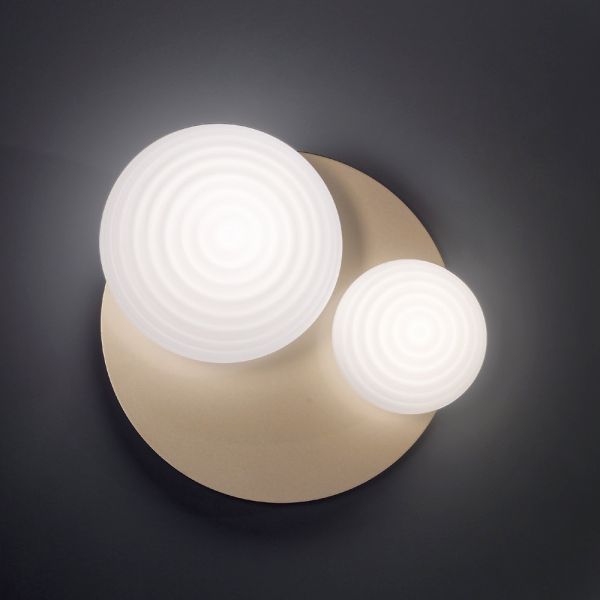 Wandlampe aus mundgeblasenem glas mit metallstruktur - swallow