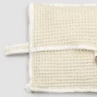 Naturweiße Waben-Baumwoll-Clutch mit Perlmuttknopf – Anteha Viadurini