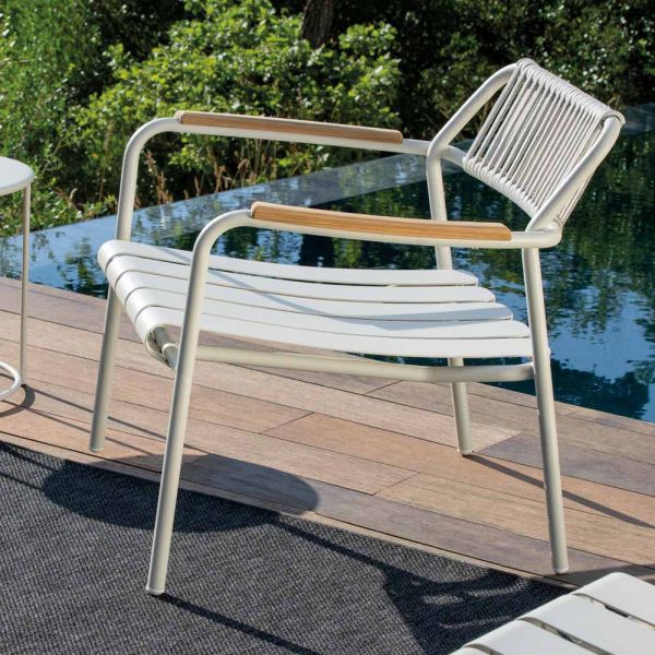 Niedriger aluminium-gartensessel mit seilrückenlehne - resplendent
