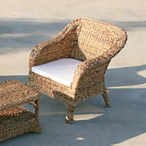 Outdoor-sessel aus natürlichem bananengeflecht und ecrufarbenem kissen - dish