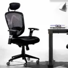 Semidirektionaler und moderner Drehsessel aus schwarzem Netz - Simona Viadurini