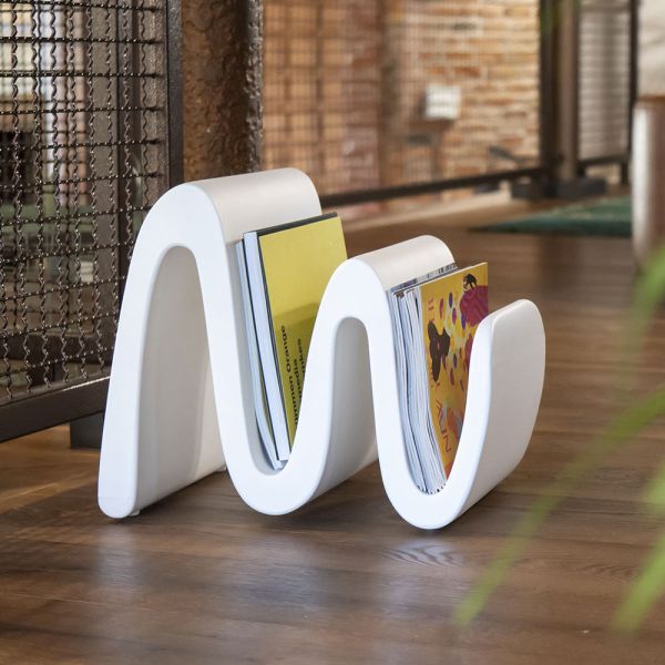 Moderner zeitschriftenständer aus farbigem polyethylen made in italy - munoz
