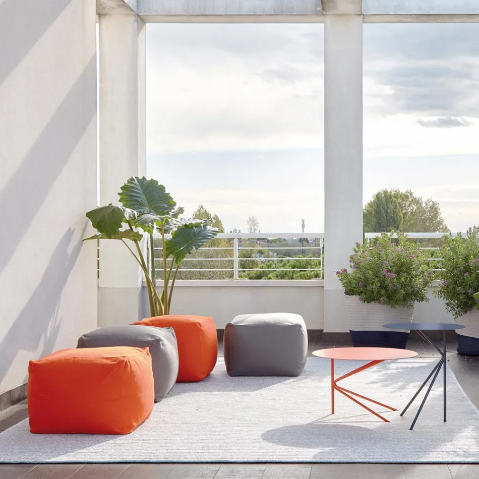 Weicher quadratischer Pouf für den Innen- und Außenbereich aus Stoff in verschiedenen Farben – Naemi Viadurini