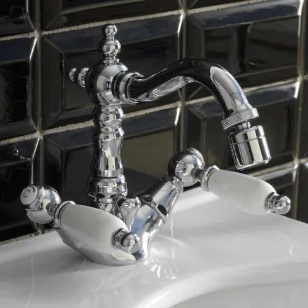 Klassischer Einloch-Bidethahn mit handgefertigten Messinghebeln – Noriana Viadurini