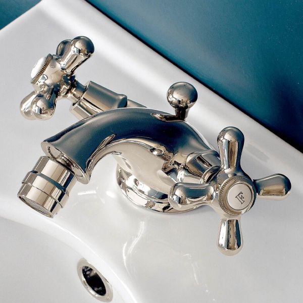 Messing-einloch-wasserhahn für bidet mit ablauf im klassischen stil - ercolina