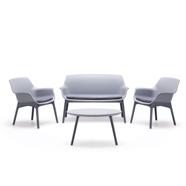 Wohnzimmer mit 1 sofa, 2 sesseln und 1 couchtisch aus polypropylen - maschine