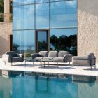 Wohnzimmer im Freien mit Sofa und 2 Sesseln aus Stoff Made in Italy - Suki Viadurini