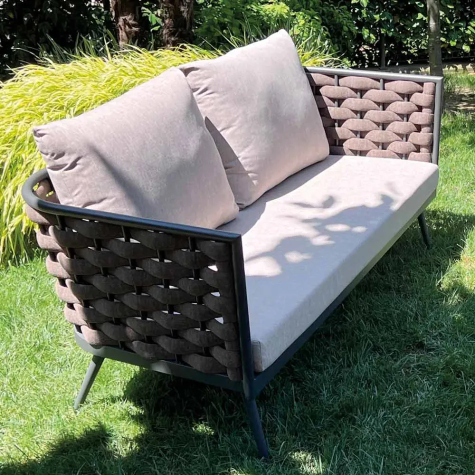 Wohnzimmer im Freien mit Sofa, Sessel und rechteckigem Couchtisch - Dandelium Viadurini