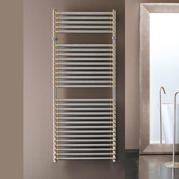 Elektrischer handtuchwärmer aus stahl, chrom und gold, made in italy - laura