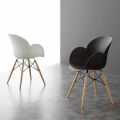 Design Stuhl mit Stuhlbeinen aus Massivholz Nora