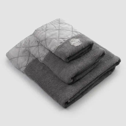 Service von Gesichts- und Gästehandtüchern sowie Frotteehandtüchern mit luxuriöser Dekoration – Hassim Viadurini