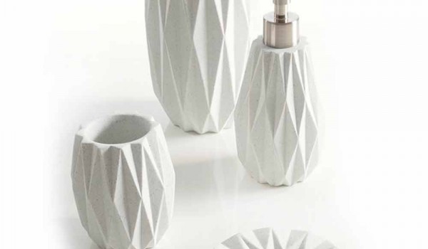 Badzubehörset aus weißem Harz Levice