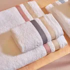 Serenity Gästehandtuch-Set aus Baumwollfrottee mit doppelten Rüschen Viadurini