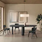 Zwei Stühle mit Holzoptik und gepolstertem Sitz – Antea Viadurini
