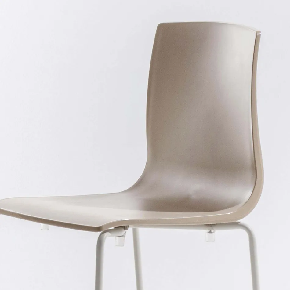 Hoch stapelbarer Polypropylen-Hocker mit Metallbasis, 2 Stück - Kiara Viadurini