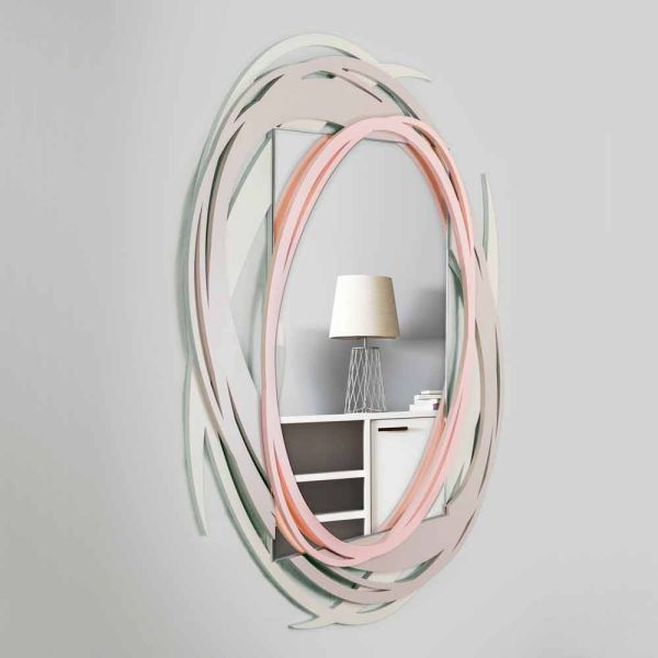 Moderner wandspiegel mit dekorativem design aus farbigem holz - orbita