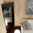 Wandspiegel mit öffnender Tür und Kleiderhaken Made in Italy - Boro Viadurini