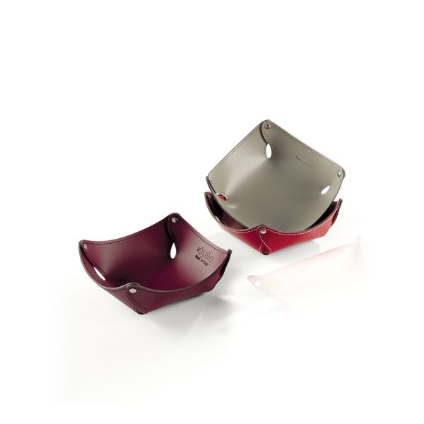 Leere taschen aus leder oder regeneriertem leder - modell clay