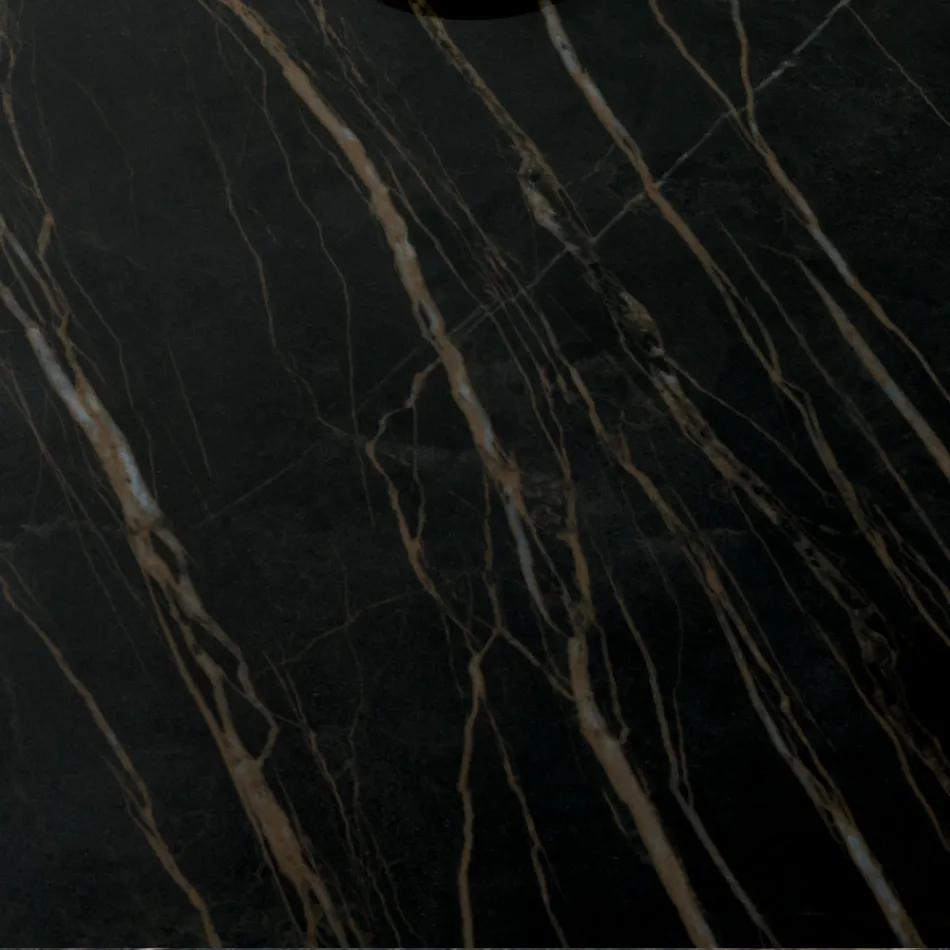 Hoher quadratischer Couchtisch aus schrägem Metall und matter Keramikplatte - Coriko Viadurini