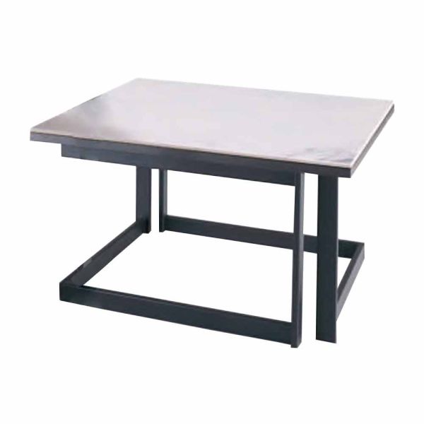 Quadratischer couchtisch in gres mit metallbasis hergestellt in italien - albert