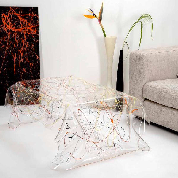Moderner tisch aus mehrfarbigem plexiglas hergestellt in italien, asien