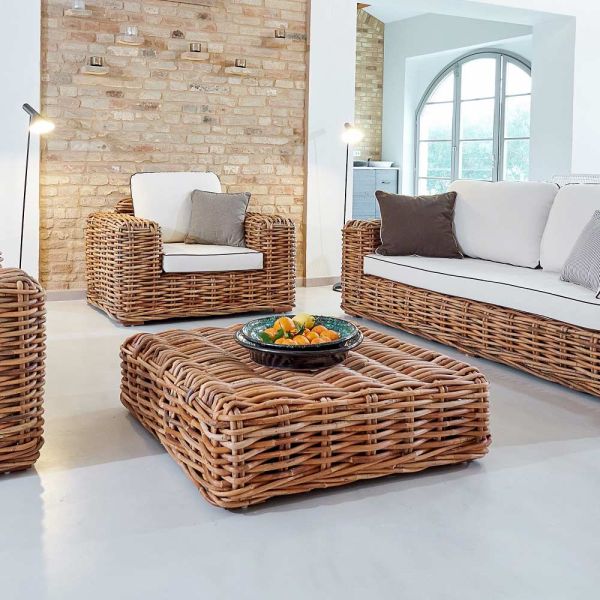 Garten-couchtisch-hocker aus natürlichem rattan mit kissen inklusive - keira