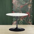 Tulip Saarinen H 39 Ovaler Couchtisch mit Carrara-Marmorplatte, hergestellt in Italien – Scarlet