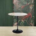 Tulip Saarinen H 52 Couchtisch mit ovaler Platte aus Calacatta-Goldmarmor, hergestellt in Italien – Scarlet
