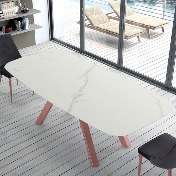 Ovaler esstisch aus ipermarmor r und stahl roségold finish – settimmio