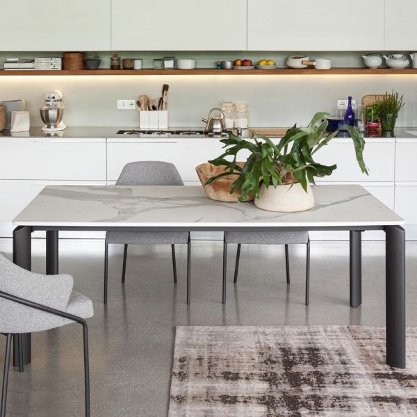 Ausziehbarer tisch auf 298 cm aus keramik und metall made in italy – tulip
