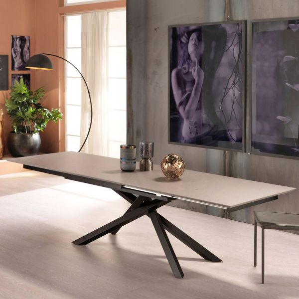 Ausziehbarer designtisch mit metallbeinen, lucera