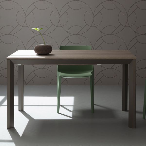 Ausziehbarer tisch bis 240 cm platte aus farbigem hpl made in italy - filiberto