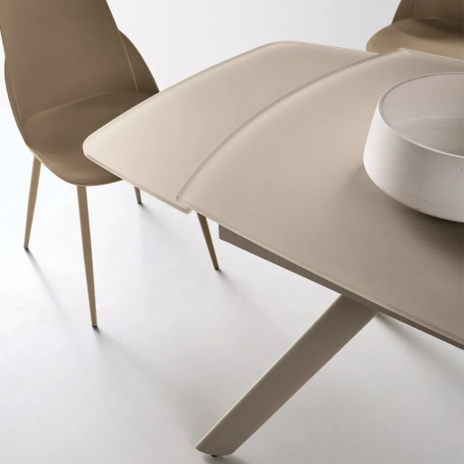 Ausziehbarer Tisch bis 210 cm aus Glas und lackiertem Metall - Naxos Viadurini