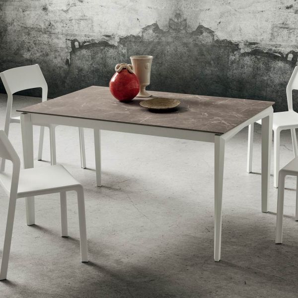 Ausziehbarer tisch bis zu 240 cm mit hpl-platte made in italy - fantastisch