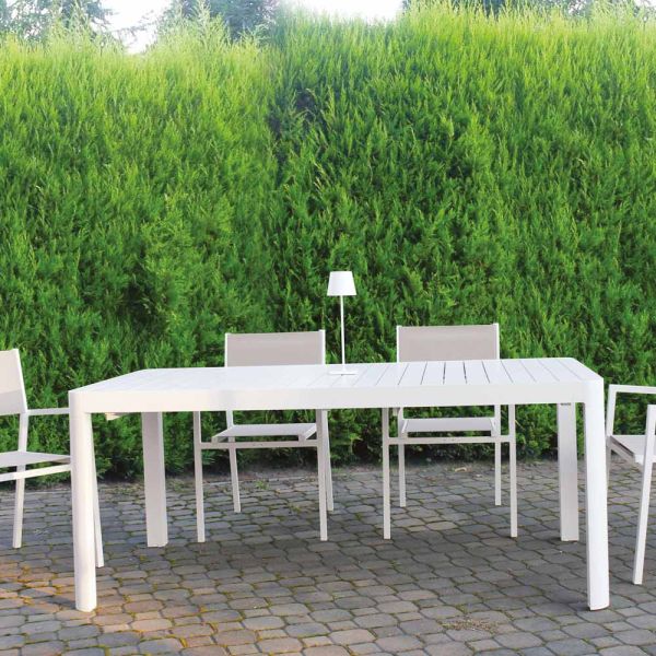 Ausziehbarer außentisch bis 300 cm aus lackiertem aluminium - glas