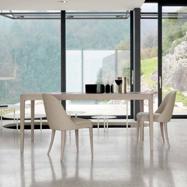 Ausziehbarer tisch aus grauem natürlichem nussholz, design matis