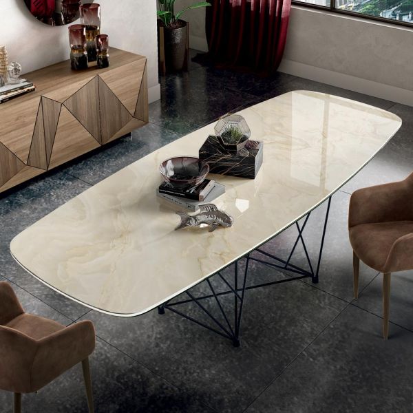 Tisch mit tonnenförmiger keramikplatte und stahlsockel made in italy - ezzellino